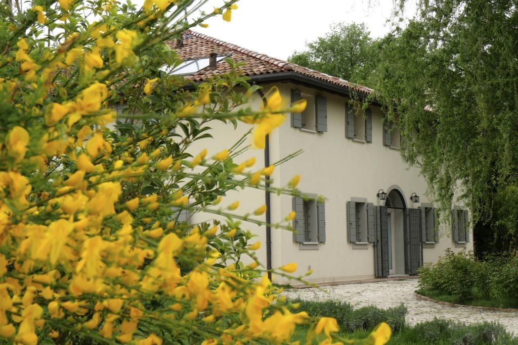 Locanda Del Toro Calderara di Reno Bagian luar foto