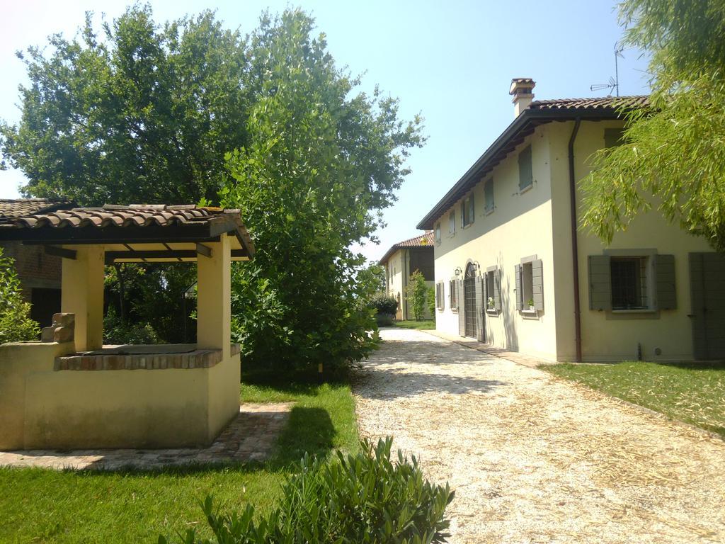 Locanda Del Toro Calderara di Reno Bagian luar foto