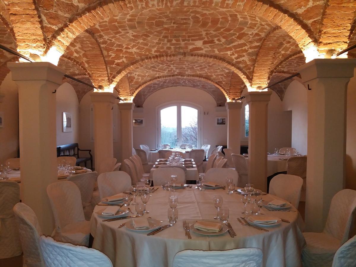 Locanda Del Toro Calderara di Reno Bagian luar foto